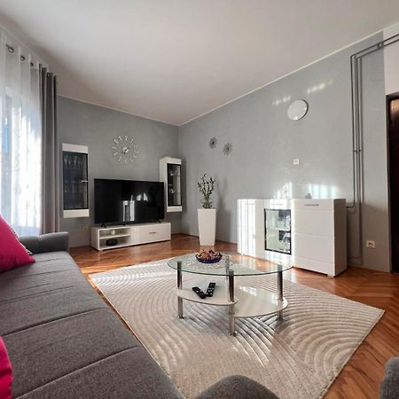 Apartment Tigo - 2 Bedrooms, 2 Bathrooms, Terrace And Big Garden Fazana Exterior photo