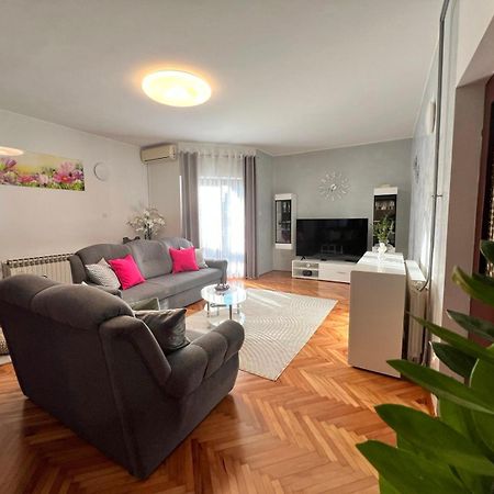 Apartment Tigo - 2 Bedrooms, 2 Bathrooms, Terrace And Big Garden Fazana Exterior photo