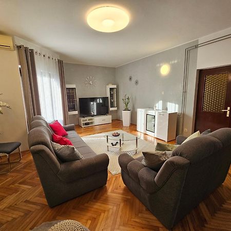 Apartment Tigo - 2 Bedrooms, 2 Bathrooms, Terrace And Big Garden Fazana Exterior photo