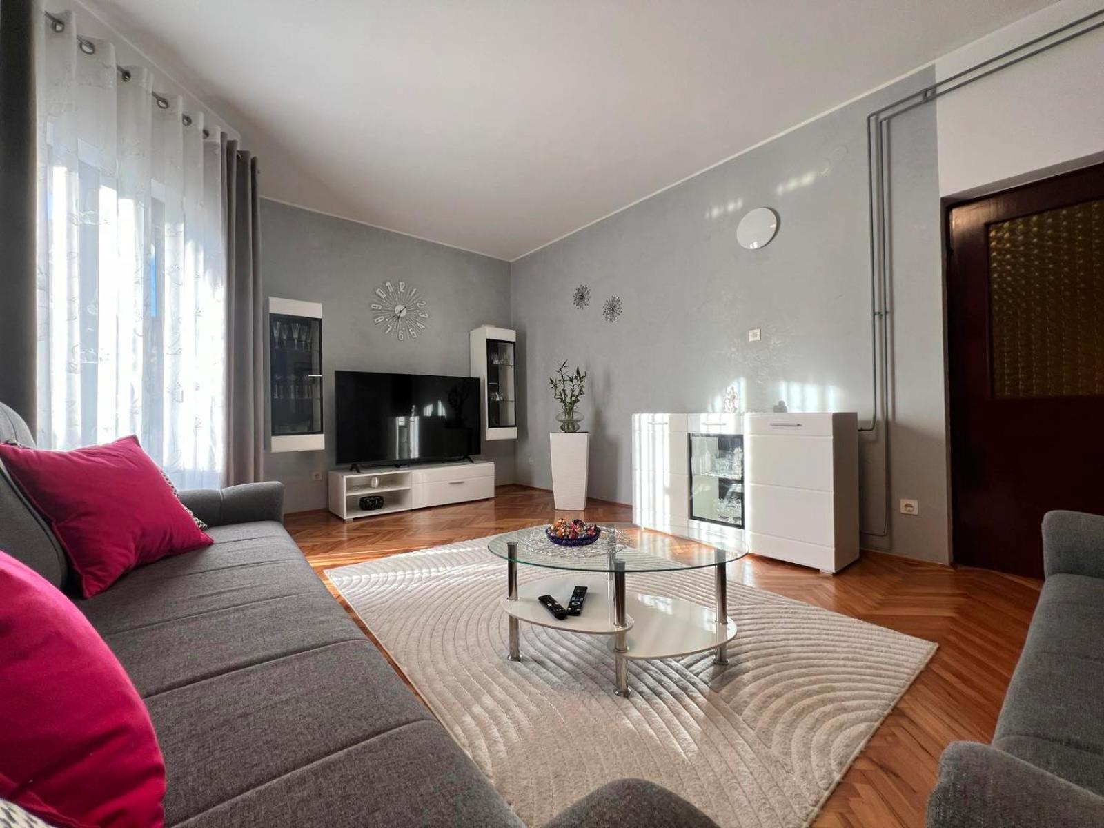 Apartment Tigo - 2 Bedrooms, 2 Bathrooms, Terrace And Big Garden Fazana Exterior photo